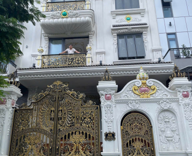 CỔNG NHÔM ĐÚC HOÀNG GIA